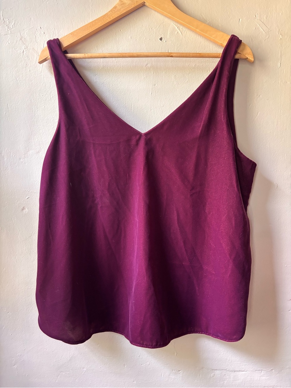 Loft Velvet Women's V-Neck Sleeveless Tank Top - Plum